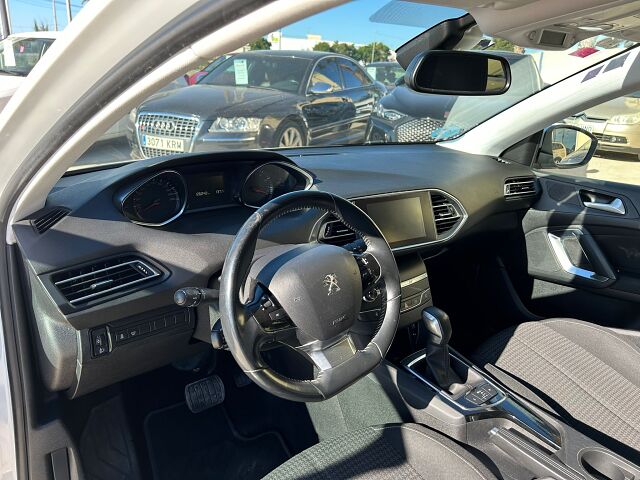 PEUGEOT 308 STYLE 1.2 E-THP AUTO SPANISH LHD IN SPAIN 78000 MILES SUPERB 2017